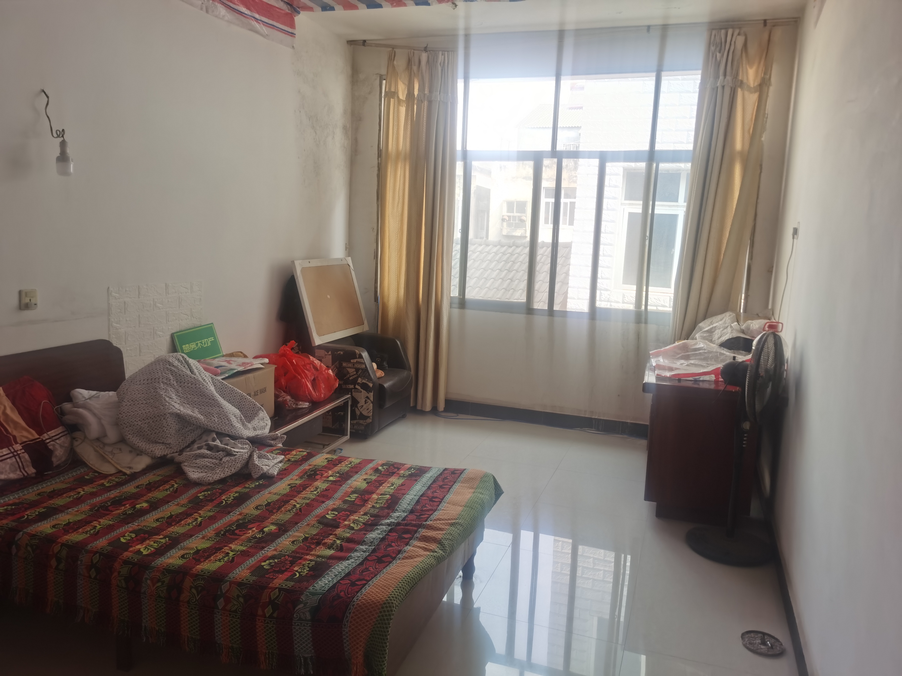 一中黄荆私房两间三层有房产证土地证