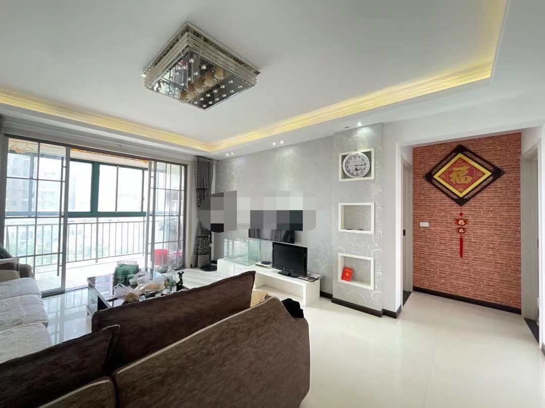 又降价了，房东急售，漫城林语，一中对面，边户，单价4500，好楼层，精装三房，看中了可谈