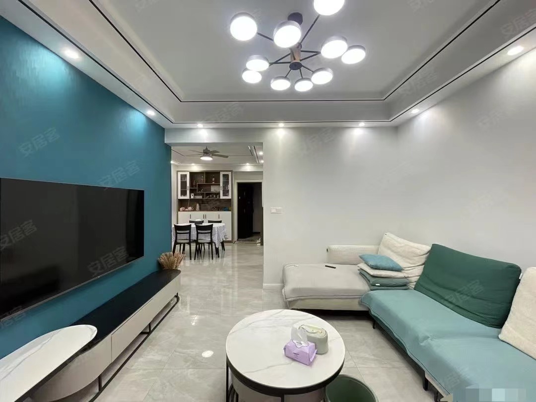 94，康湾一品,，精装三房， 毛坯价格！ ​9.9成新， 证满二， 南北通透，手慢无