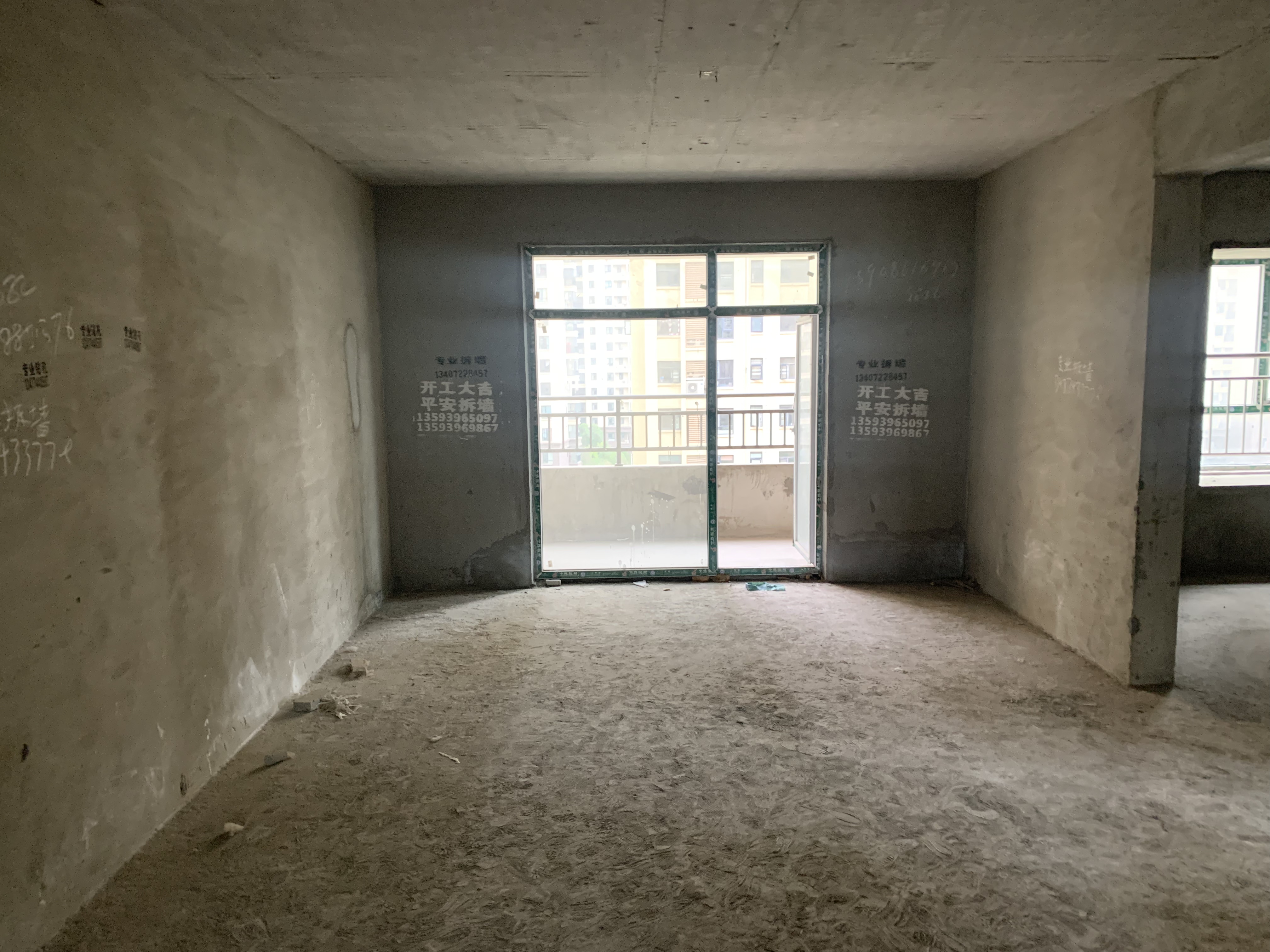 和合国际城 四期 毛坯大三房 稀缺资源 好楼层 看房方便 赶紧联系我