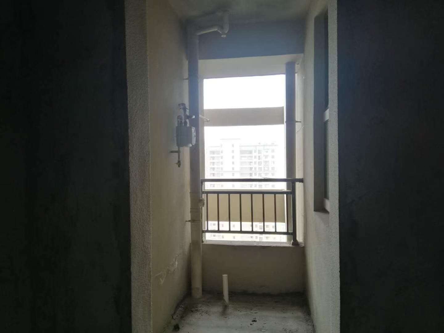 捡漏，城南，元泰未来城A，电梯好楼层，毛坯三房，证满二，亏本出售