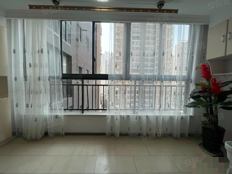 和合国际，精装三房，九成新，电梯10楼，南北通透，家电齐全，采光好，证满二