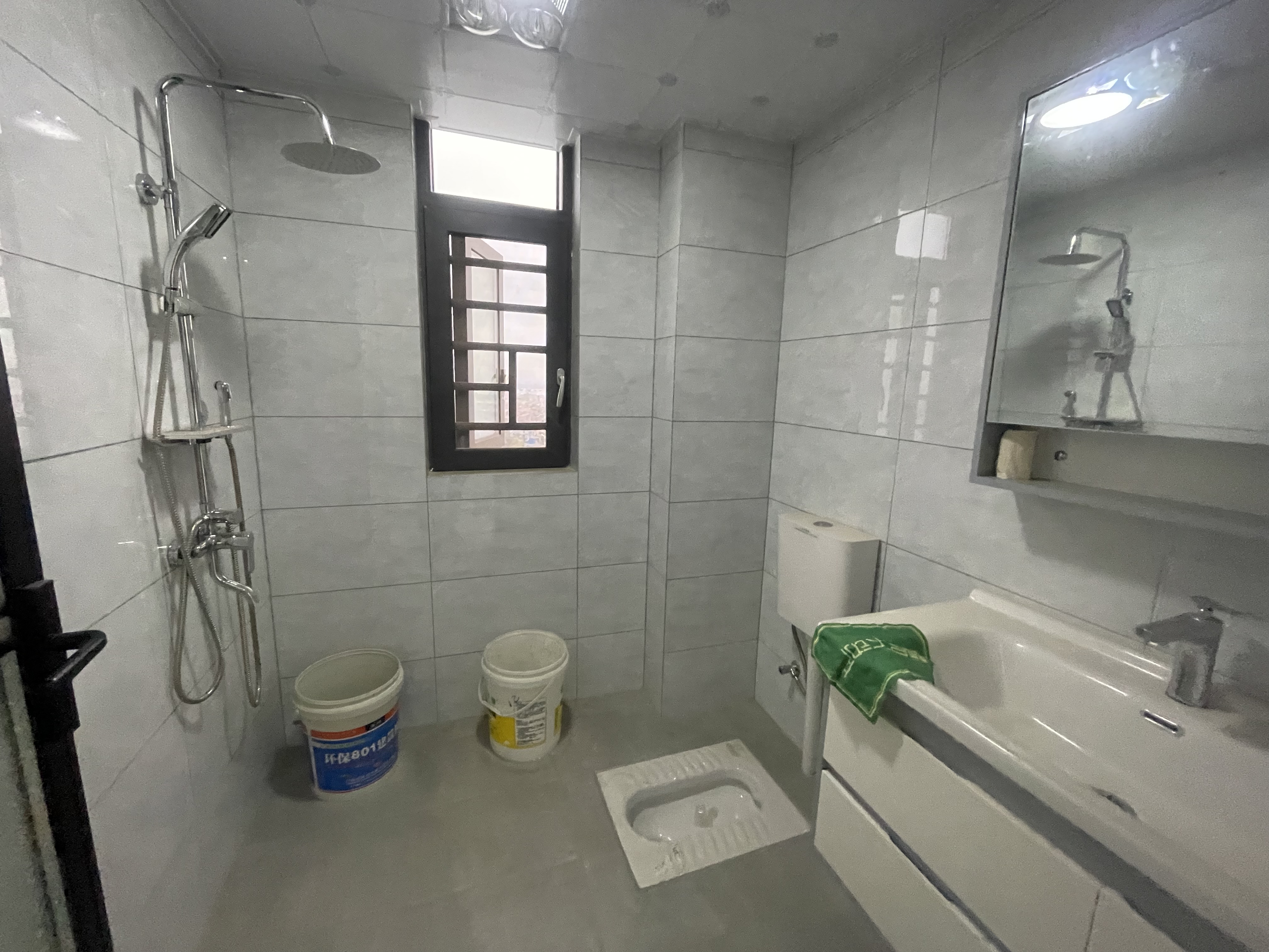 沔阳学府园.全新装修.南北双阳台.一天未住.业主外地置业.看房方便