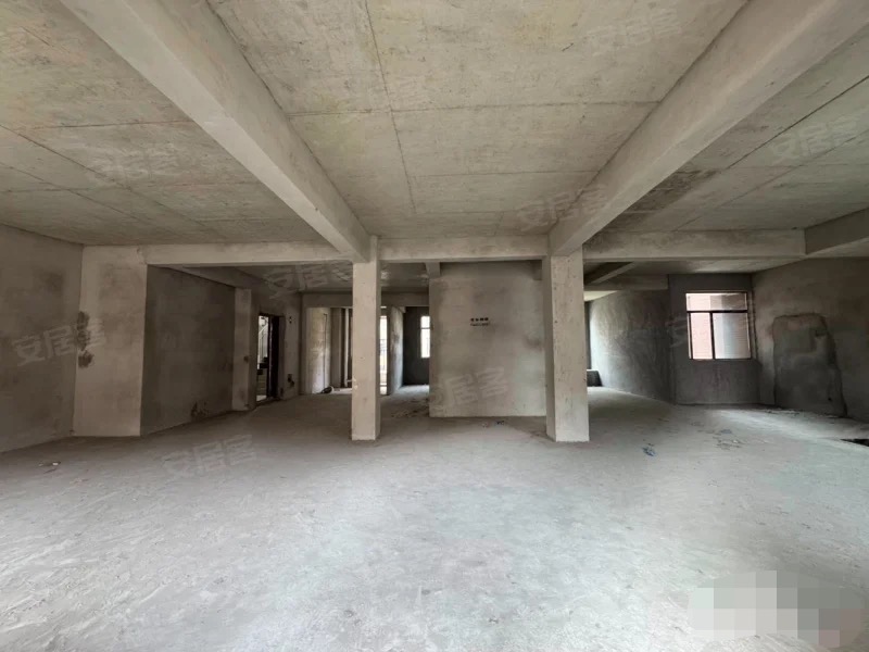 城南，新城一号五期，电梯洋房。中间楼层，四房二卫，全天采光，电梯入户，南北通透