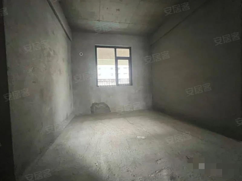 城南，锦绣‮山江‬望府，好‬楼层，​证‬满二，送‬车位，三开间朝南