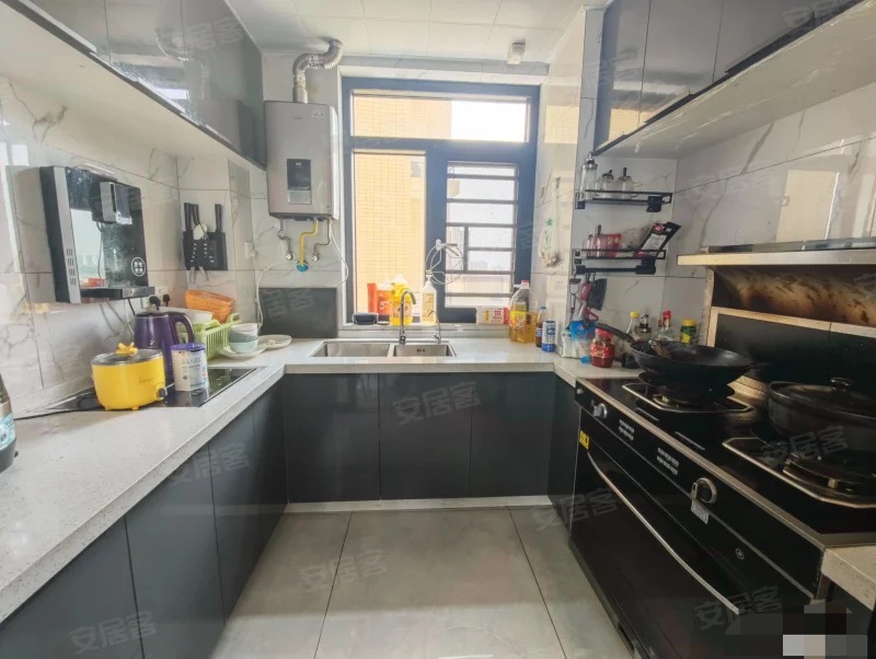 城南，领秀城，精装三房两卫，边户，9.9成新，单价6千多，性价比高