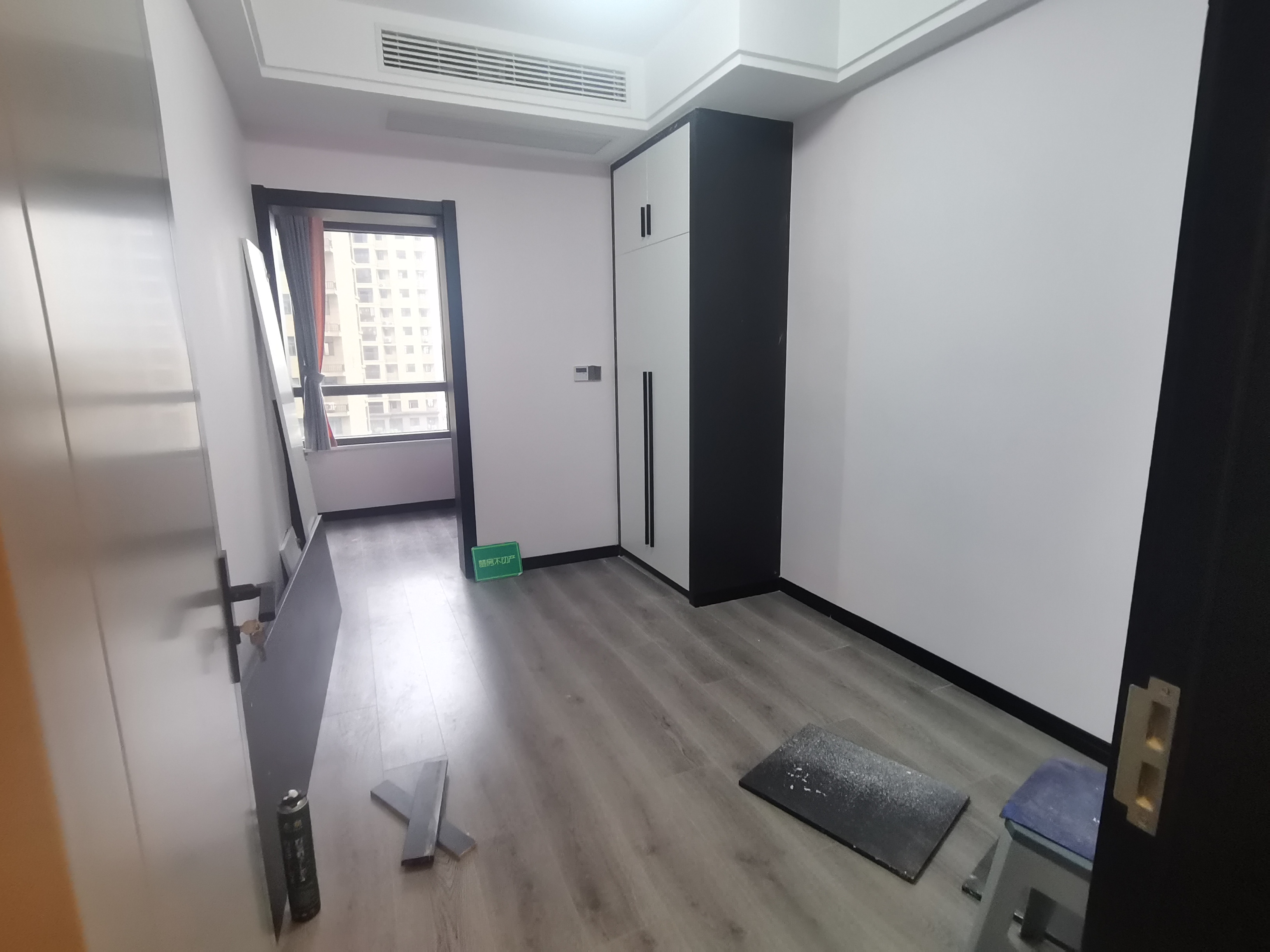 森林国际翡冷翠全新装修三房房东诚意出售