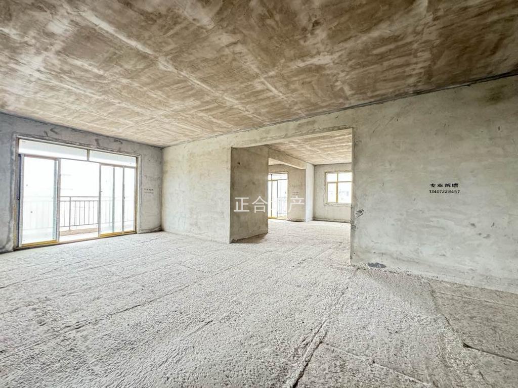 降价了，城南，元泰B1大平层1梯1户，湖景房，单价4400，10米长阳台看仙女湖，电梯好楼层，捡漏，亏本出售