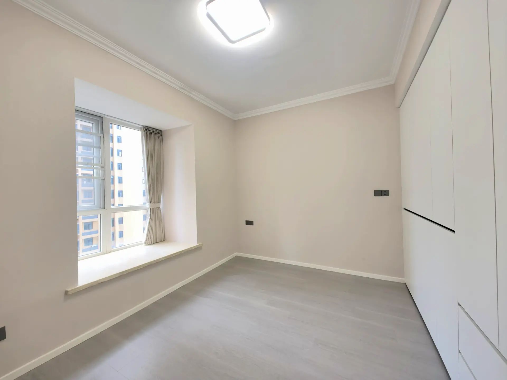 城南，森林国际城，新二中，几乎全新，精装三房，满二，好楼层