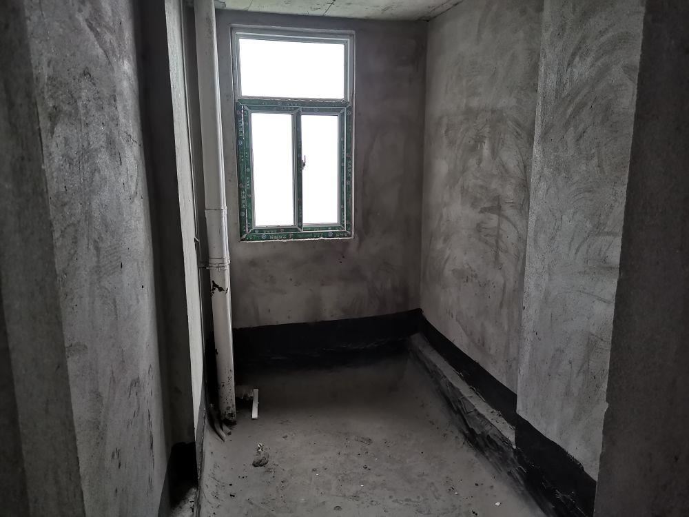 城南单价4400元尹台公馆毛坯三房电梯中间楼层位置好