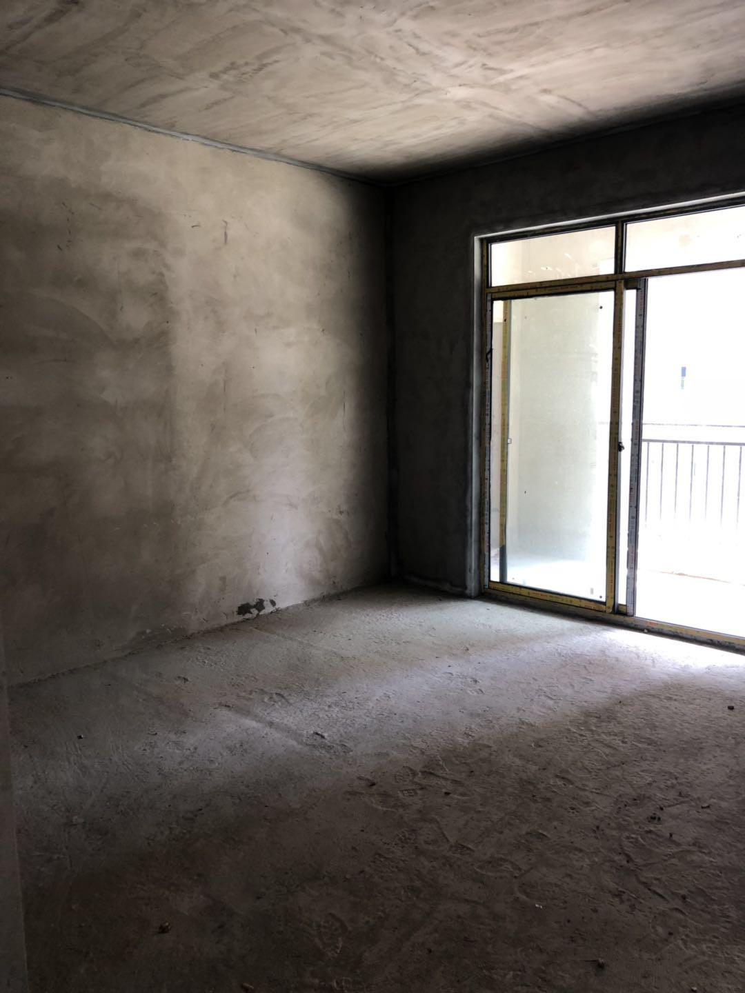 元泰未来城B区南北通透端头房源彩光明亮，景观阳台