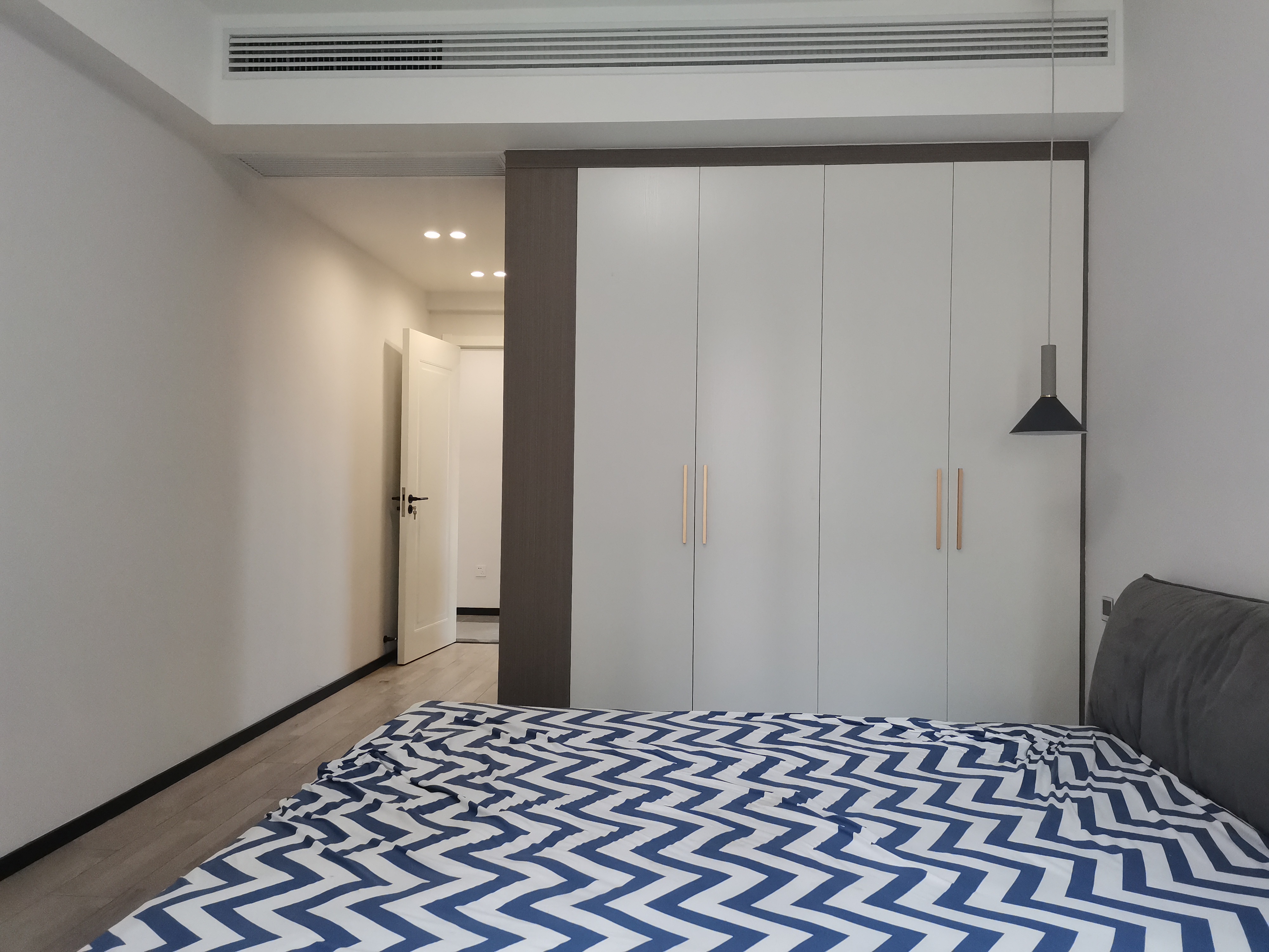 元泰未来城全新装修四房中间楼层看房方便房东诚意出售