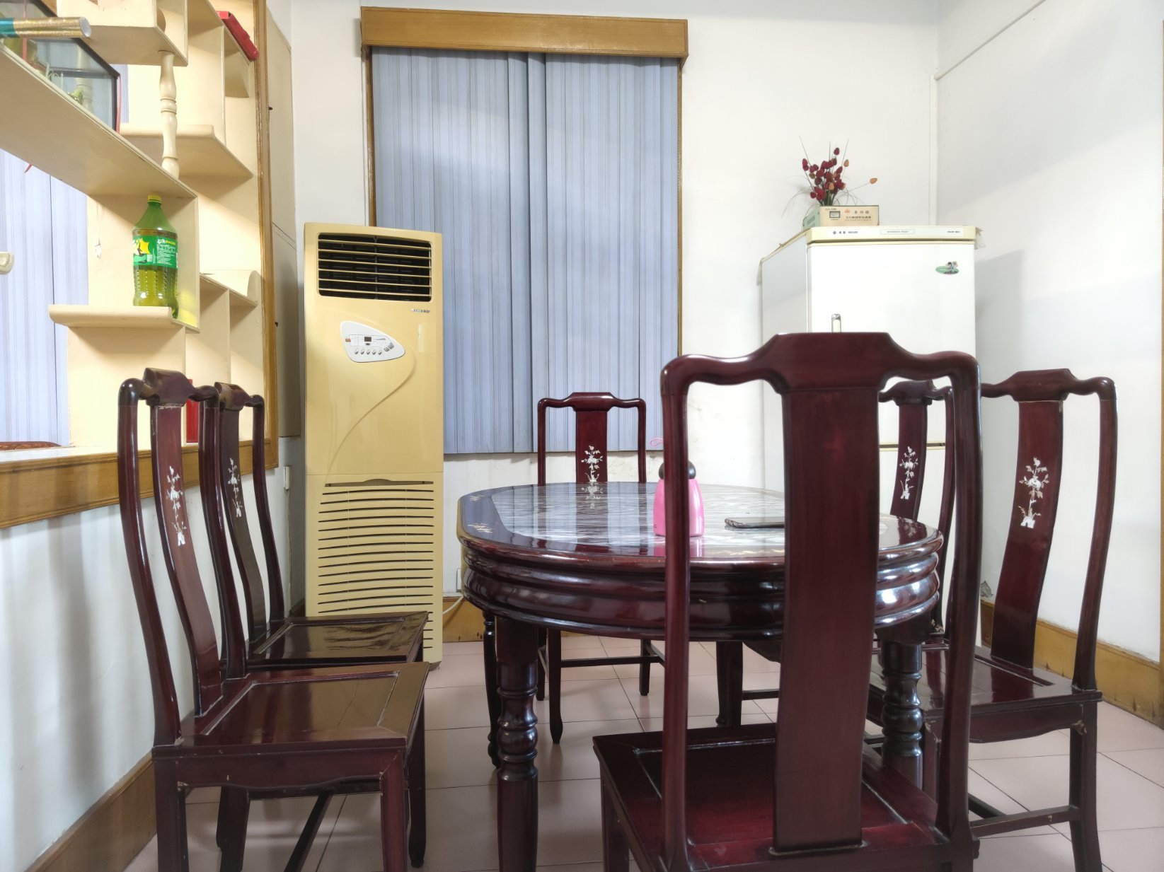 粮局宿舍楼，江汉家具城，老房权证，可拓展至四房，楼梯缓