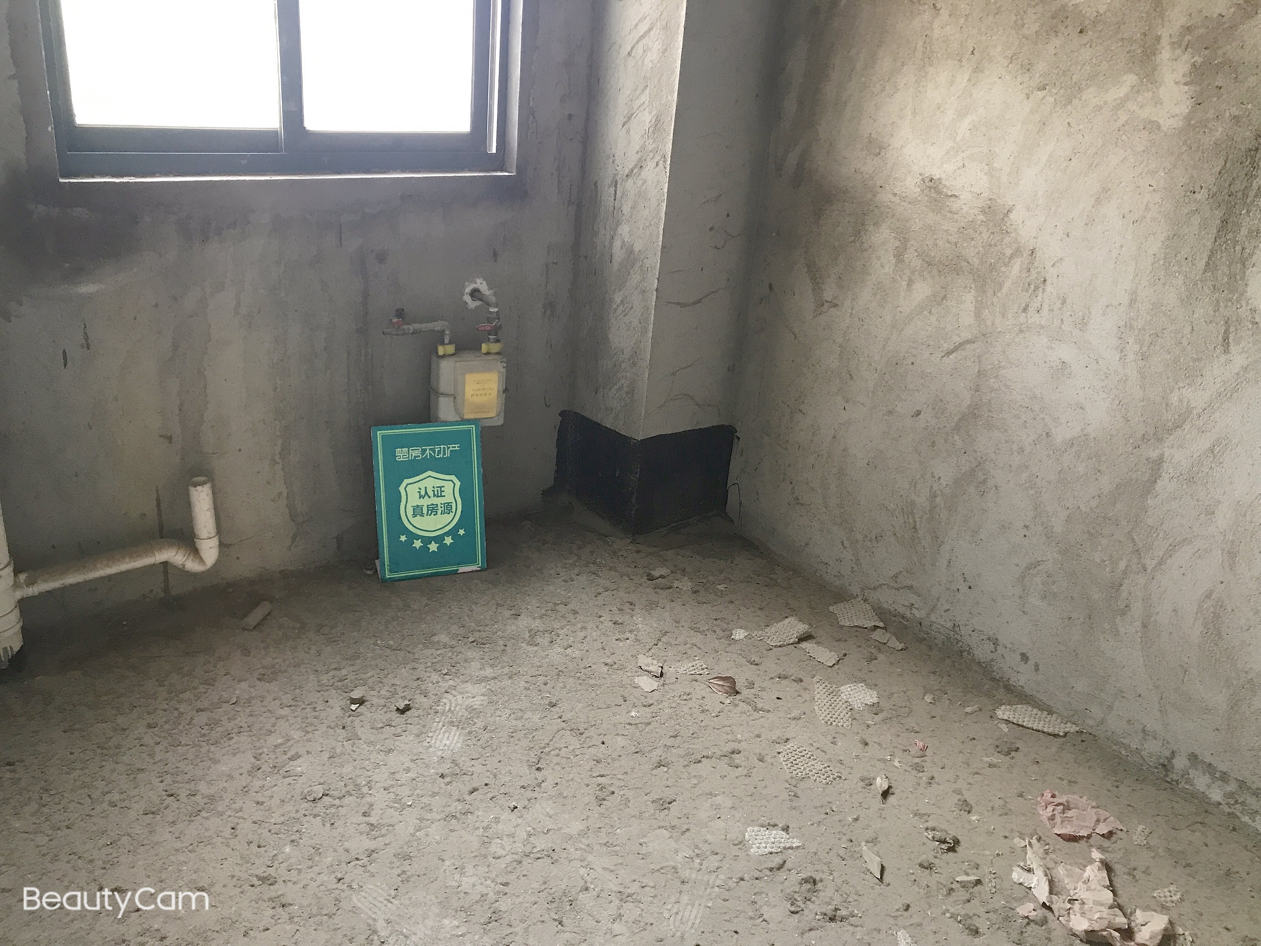 城南一品苑北苑对面毛坯四房证满二双阳台送入户花园看房方便