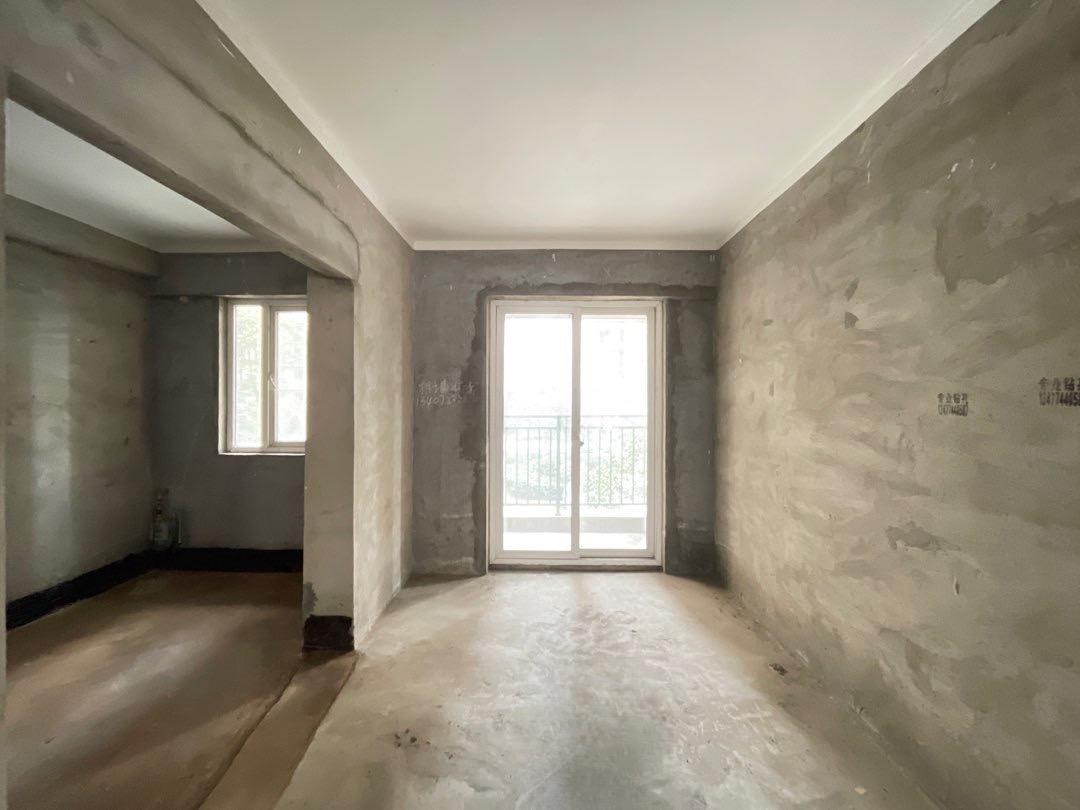 森林国际城带超大露台4房毛坯房！