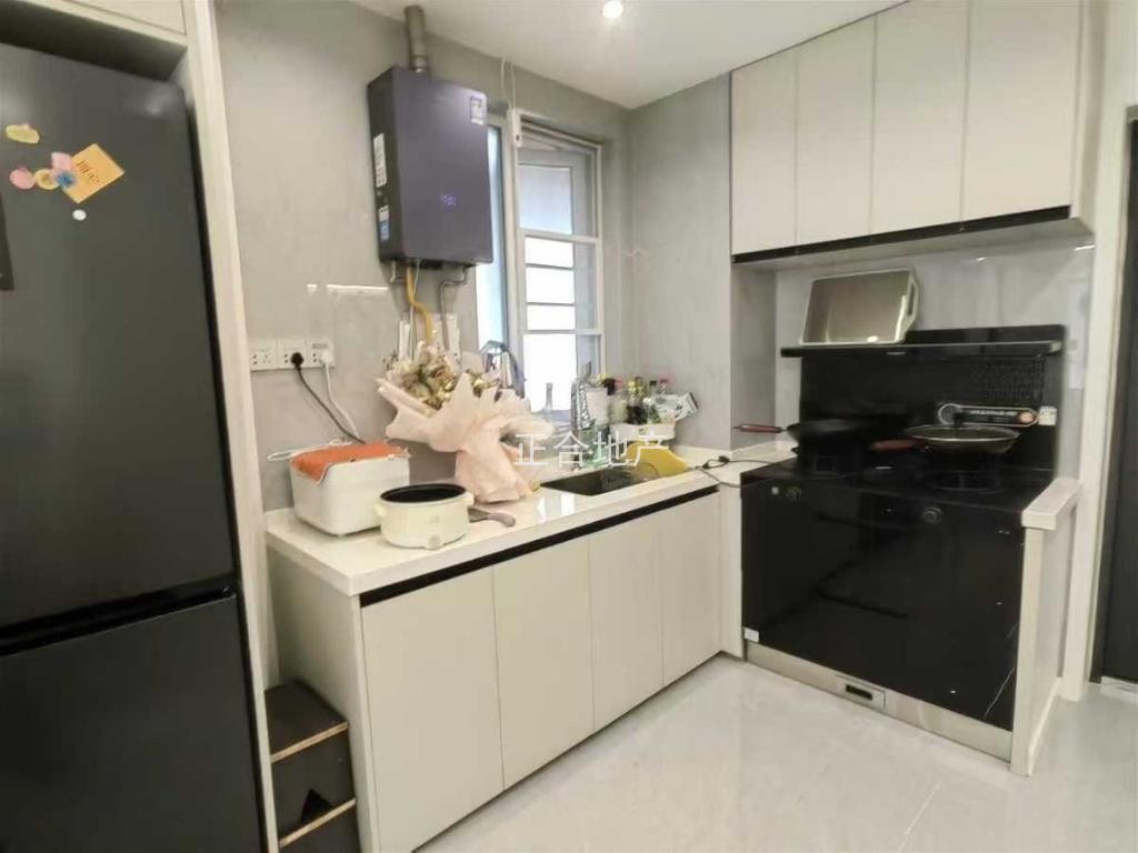 亏本急售，森林国际北苑，精装三房，中间好楼层，证满二，户型方正