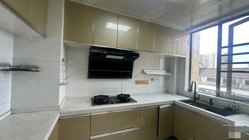 捡漏，城南，南国明珠，精装4房，单价4字头。诚心出售