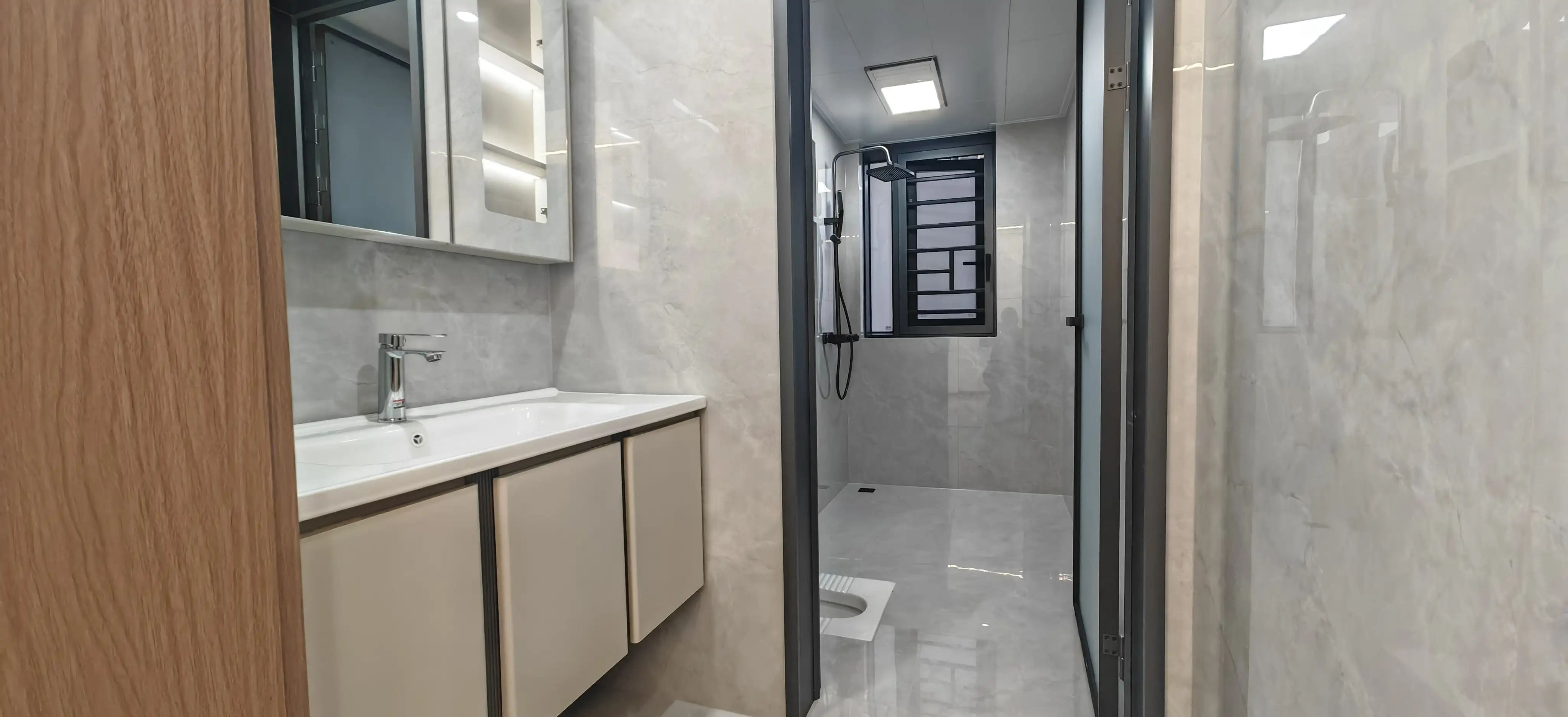 二中二小正对面，森林国际，旁边沔阳公园，好楼层，全新装修，一天未住！