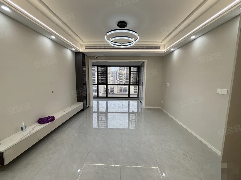 森‮国林‬际城北苑，全新精‮三大装‬房‬两卫，带车位， ​房东‮住自‬装修，一‮未天‬住，电梯中间楼层，南北通透