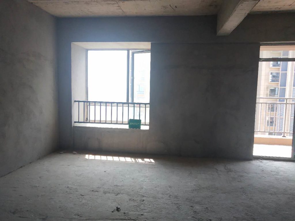 康湾一品毛坯两房可按揭48万包过户有钥匙看房方便