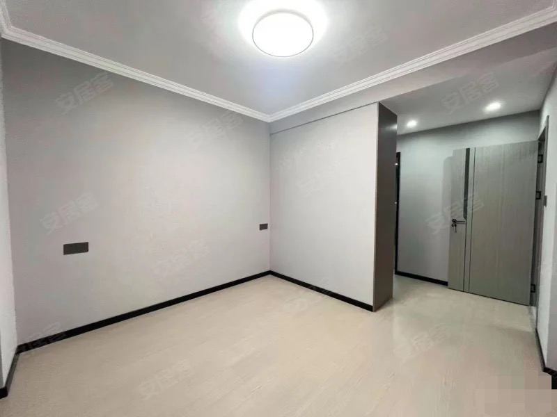 急售,满庭春7期，精装三房两卫，全新装修,好楼层，兔宝宝板材格力中央空调,毛坯价格买精装