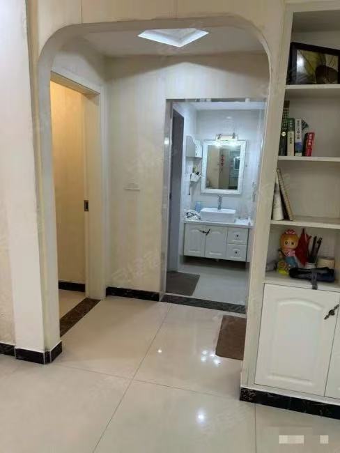 430，捡漏，福星城，精装修大两房，双阳台，单价3700，急售，拎包入住，证满二