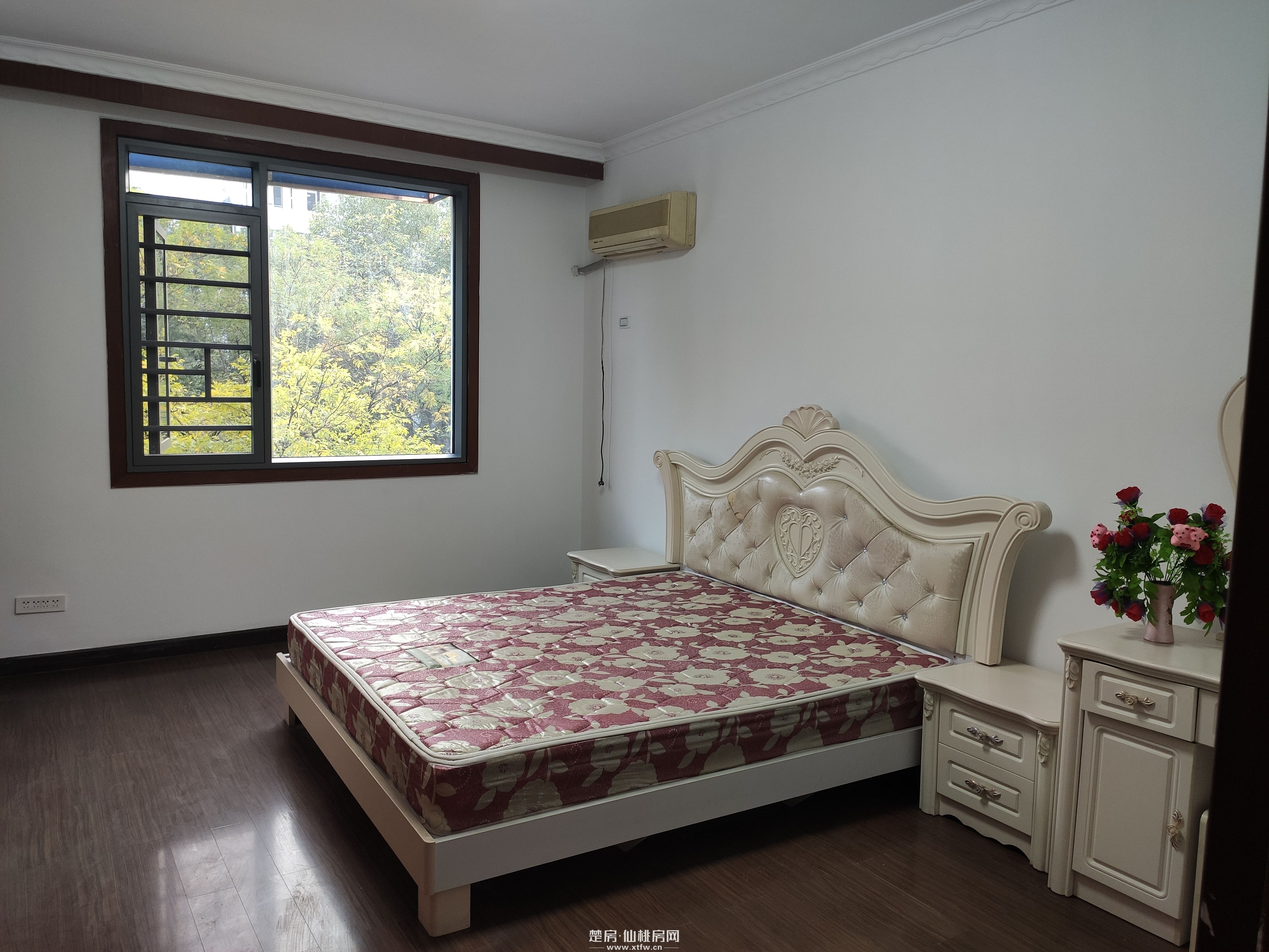 沔中北门全新装修一天未住单价低162平大户型家具家电齐全拧包入住（中介勿扰）