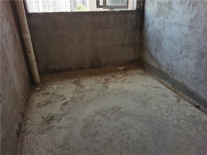 就读仙桃 ！紫润尚城毛坯三房 看房，急售证件已下可以按揭看房有钥匙