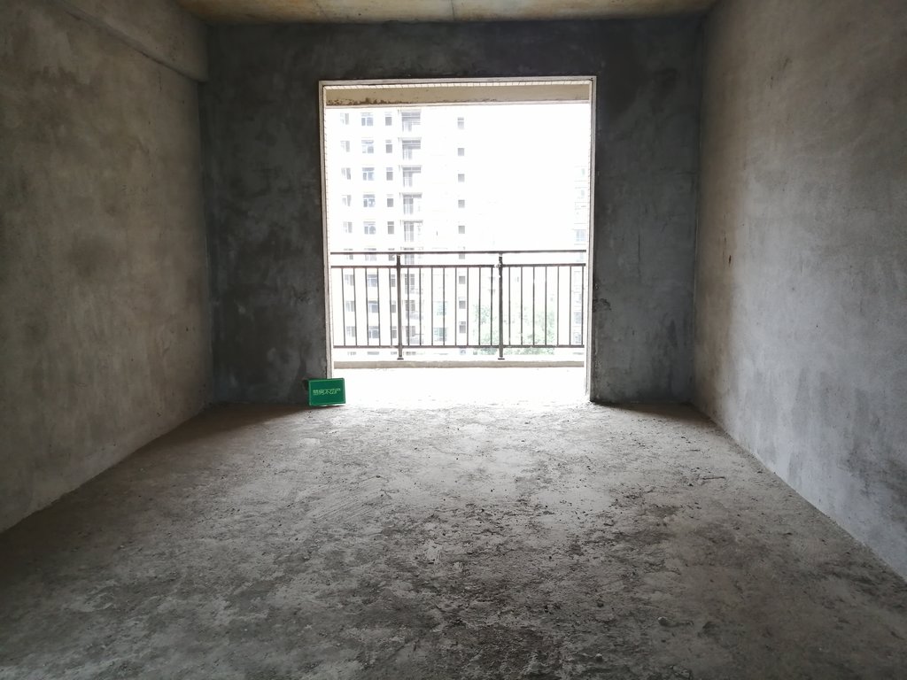 时代天骄 毛坯南北通透中间楼层业主诚意出售