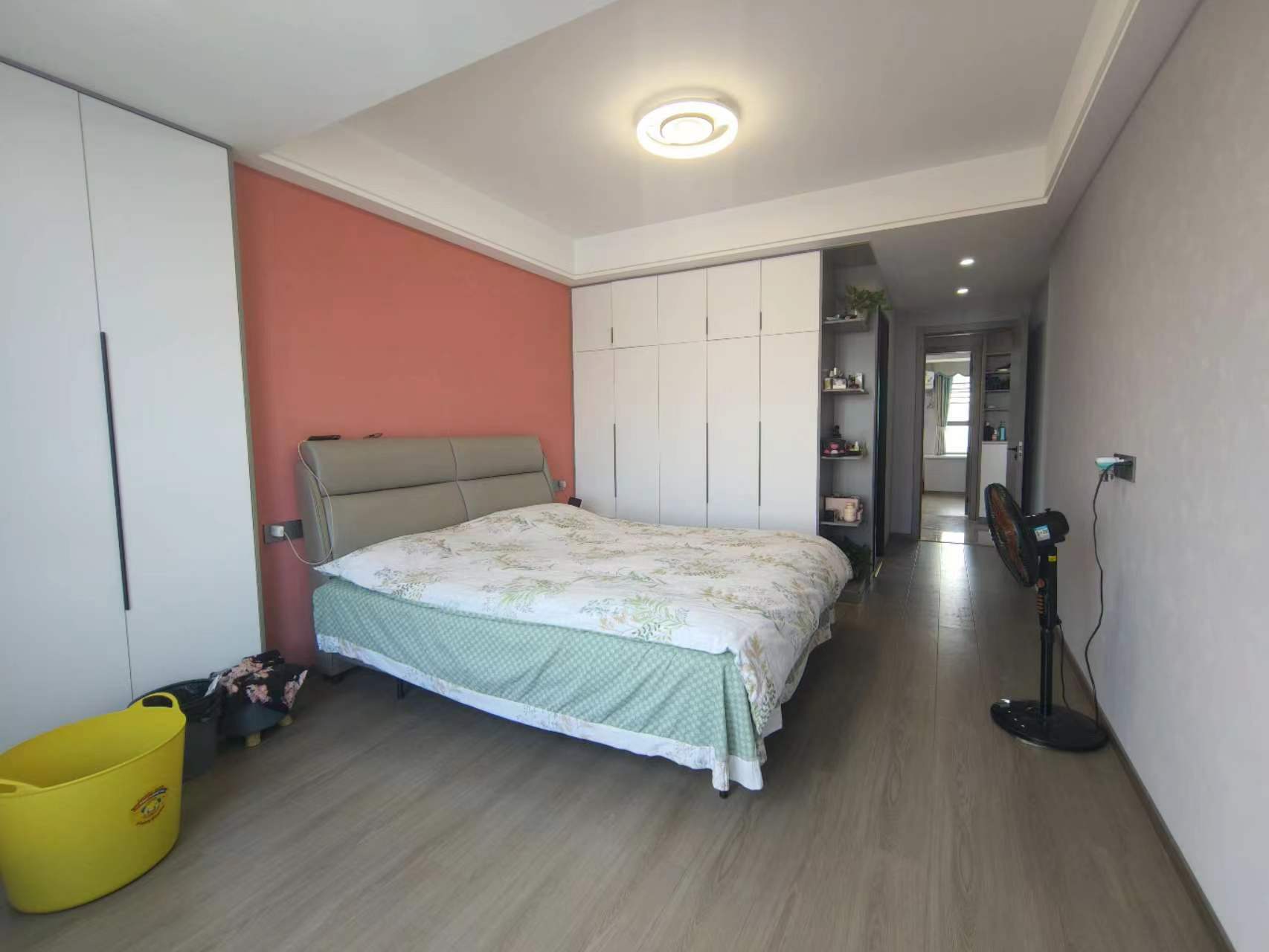 锦华手府.精装三房.中间楼层.看房方便