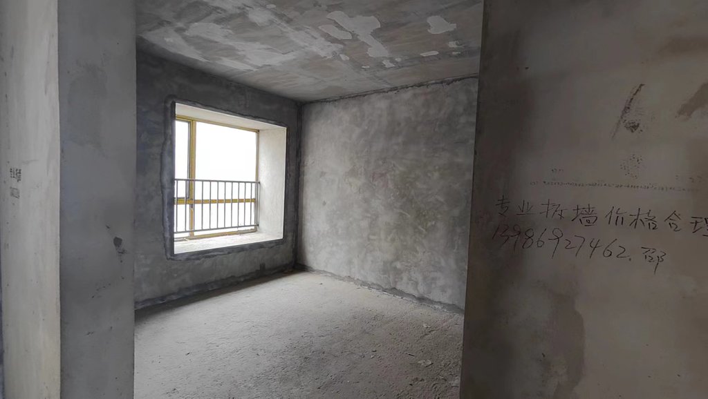 新三中元泰未来城毛坯大三房电梯好楼层采光视野到位，大阳台