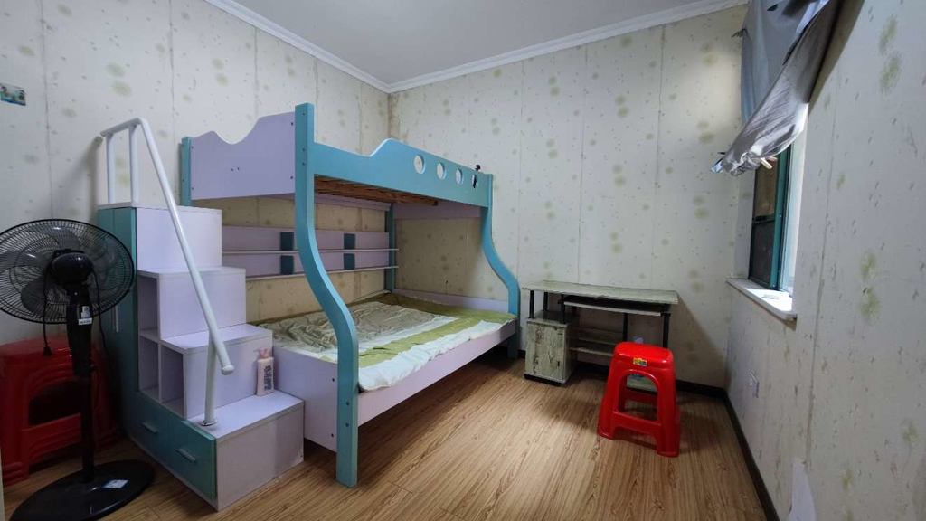 沔街三小旁，新城壹号小高层精装两房，自住，出租，过渡均宜。看房方便