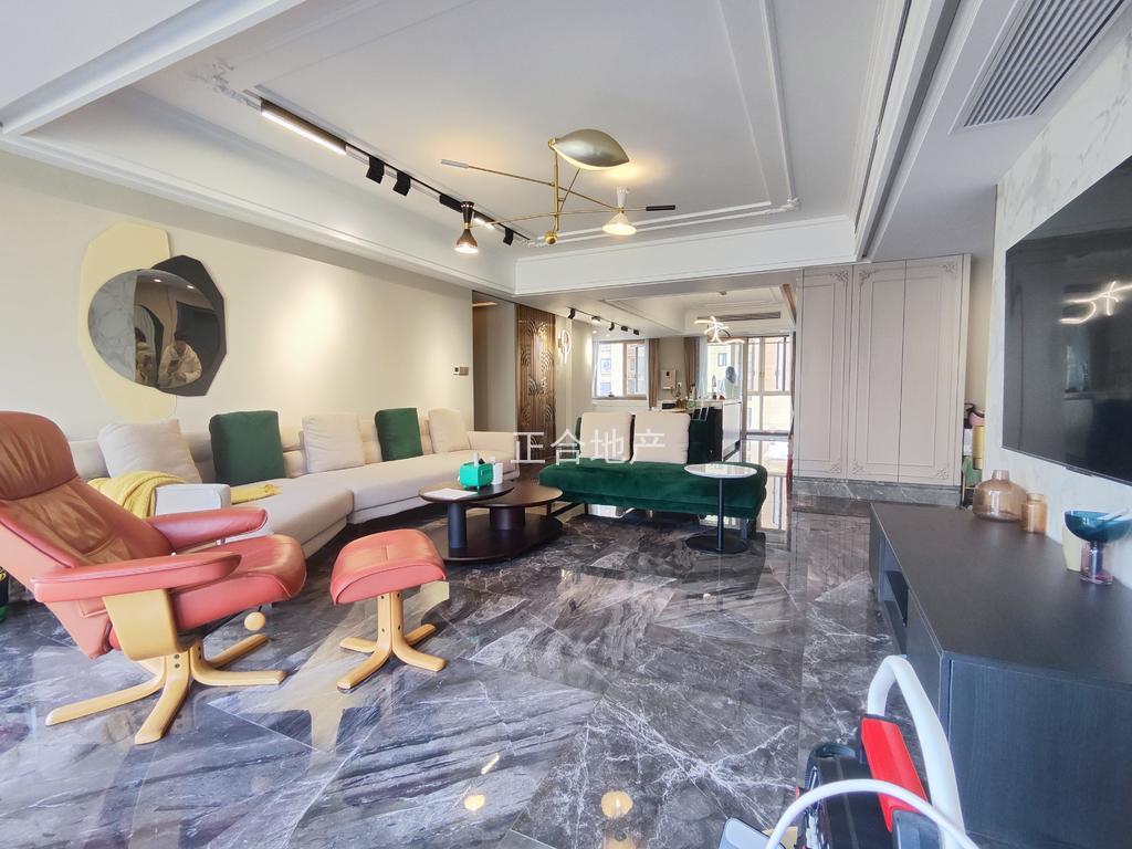 城南，森林‮际国‬城， ​大‮层平‬，全屋‮装豪‬四‮两房‬卫， ​全‮品屋‬牌，‮央中‬空调，暖气片 ​家私‬全送➕车位