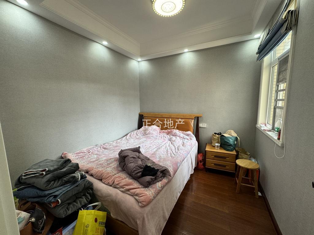 急售，豪装复式楼，中央华府，精装五房，送个阳光房，9成新，电梯小高层