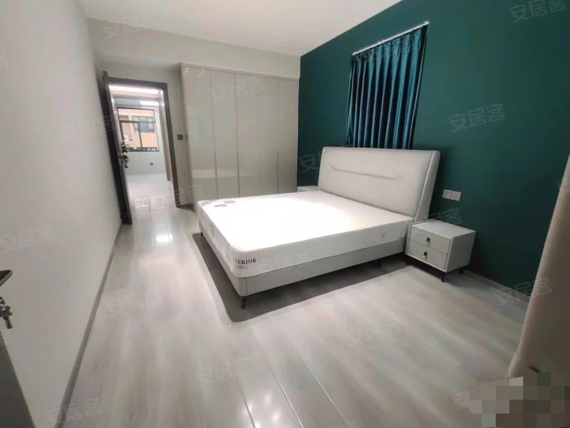 降价了，仙商附近，环球旁，配套齐全步梯3楼，精装三房，带大院子，证件齐全，赠送10多个平方