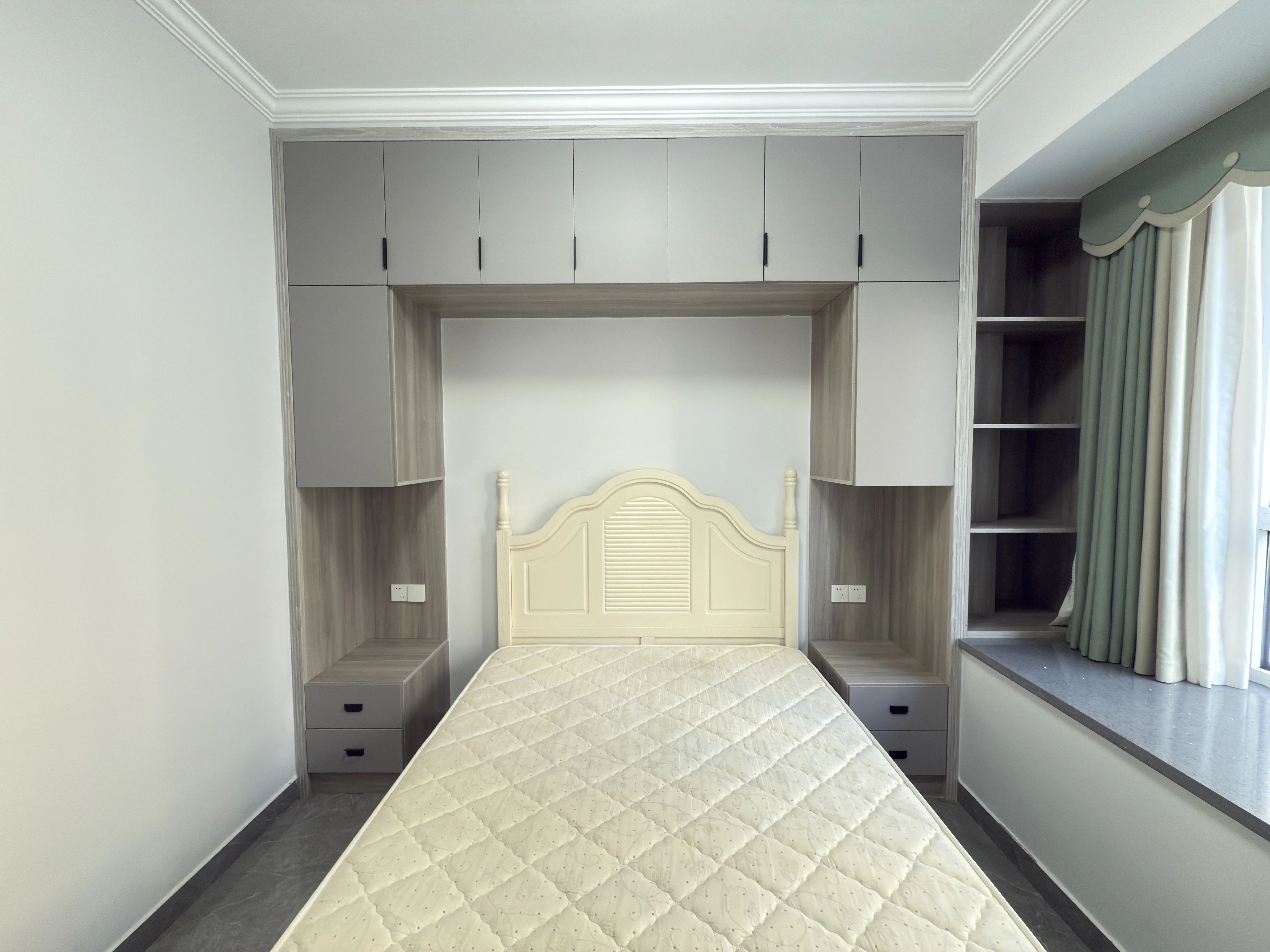 风和日丽，精装四房，全新装修，南北双阳台，单价5千多，证满二