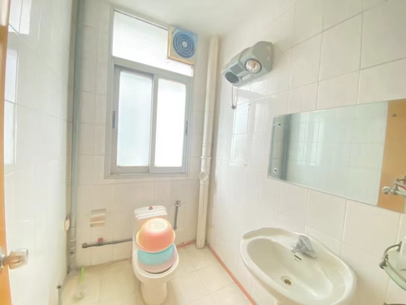 昌盛菜场旁.电力宿舍.精装三房两厅两卫.证件满二.看房方便