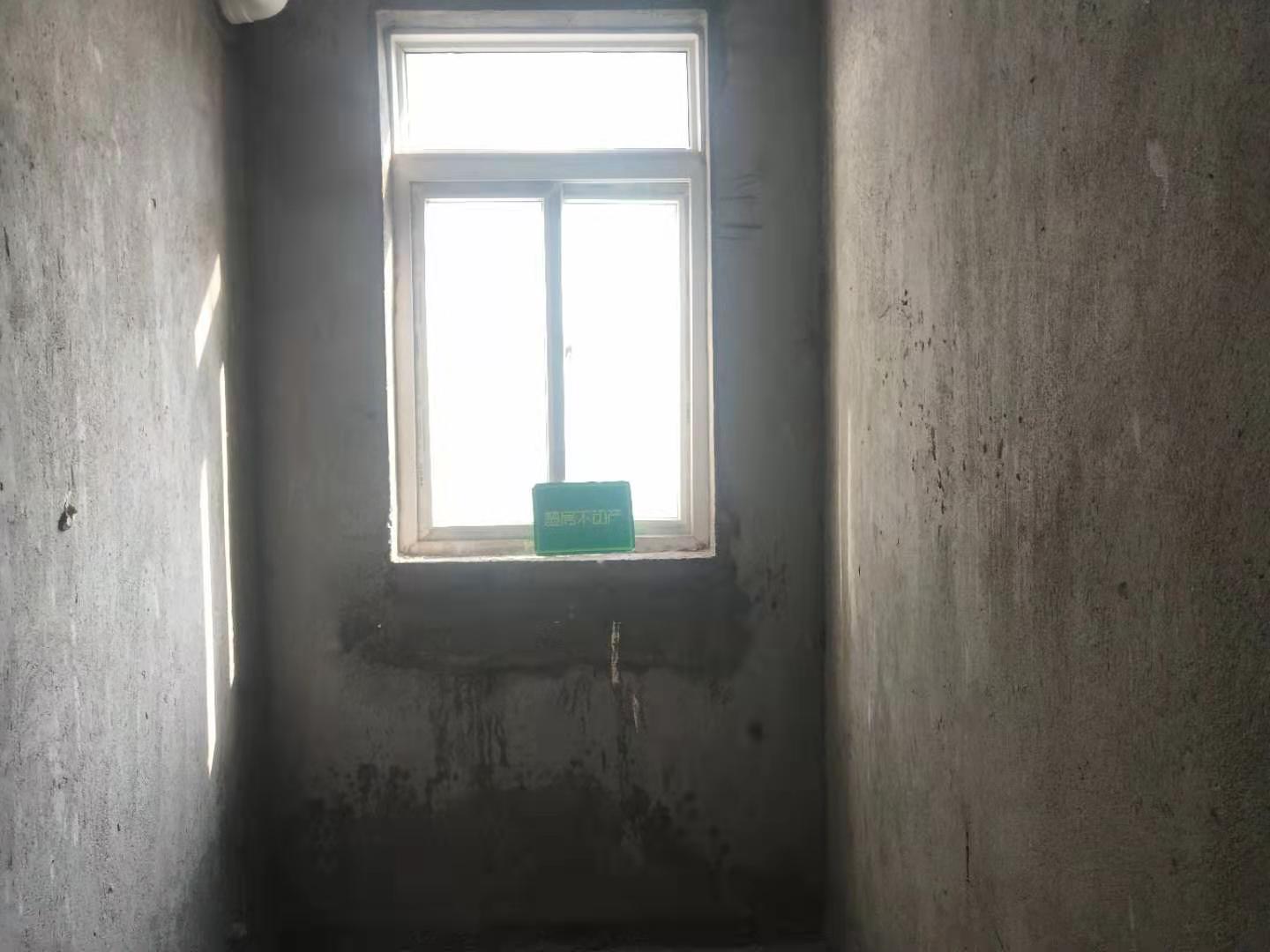 宏运名居毛坯大四房中间楼层方便看房