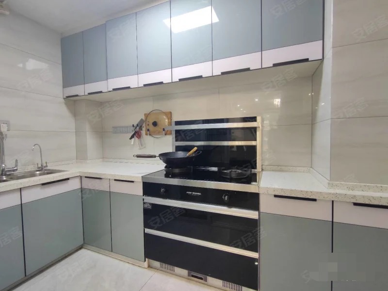 157，急售，房东诚心出售，满庭春，精装小三房，仙桃晓学和新三中，全屋中央空调，满二，中间楼层