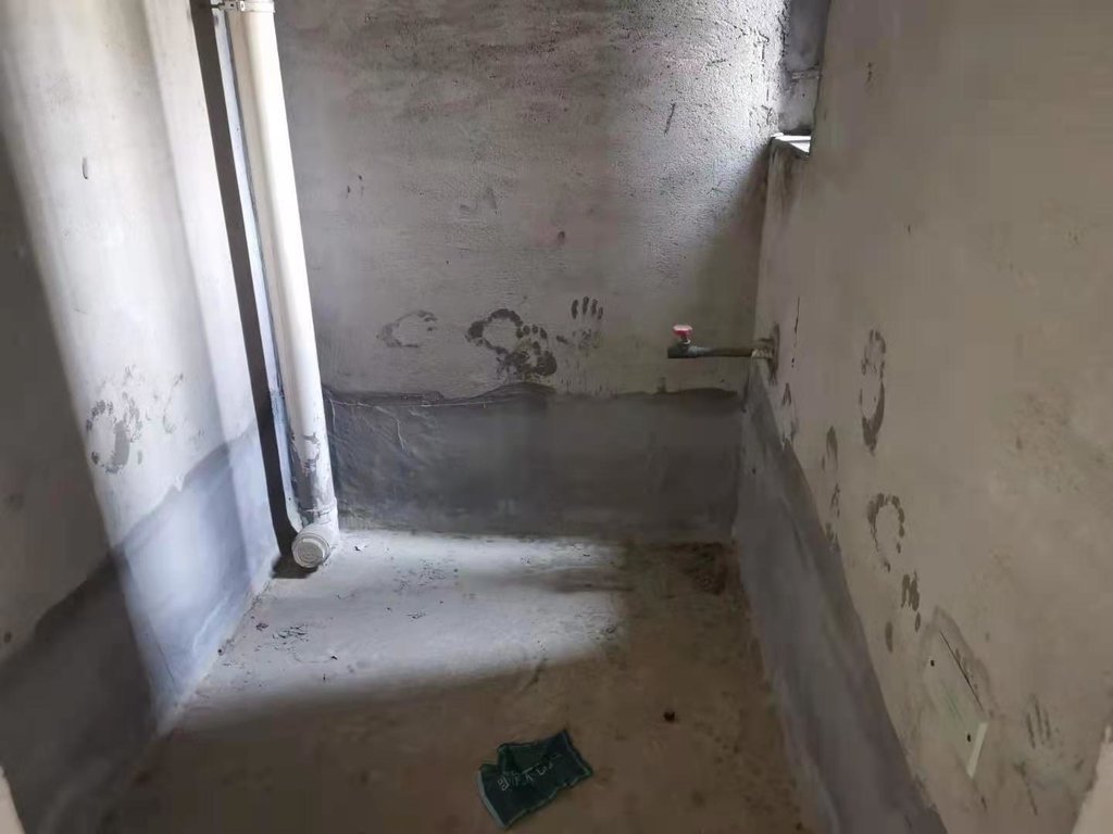 绿地香格里拉毛坯两房满二诚意出售