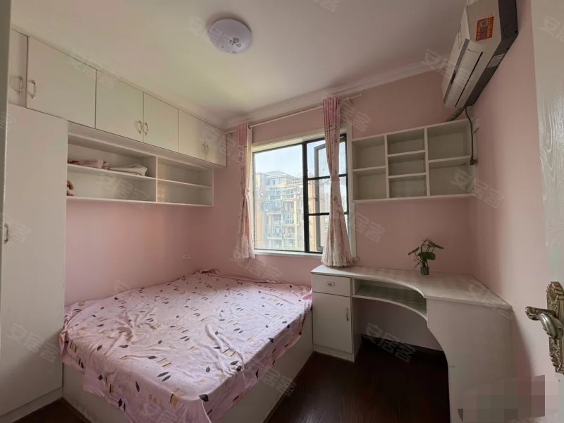 355，城西，金域城邦，边户，中间楼层10楼，精装三房（可改四房）电梯小高层，保养成色新，单价3900，