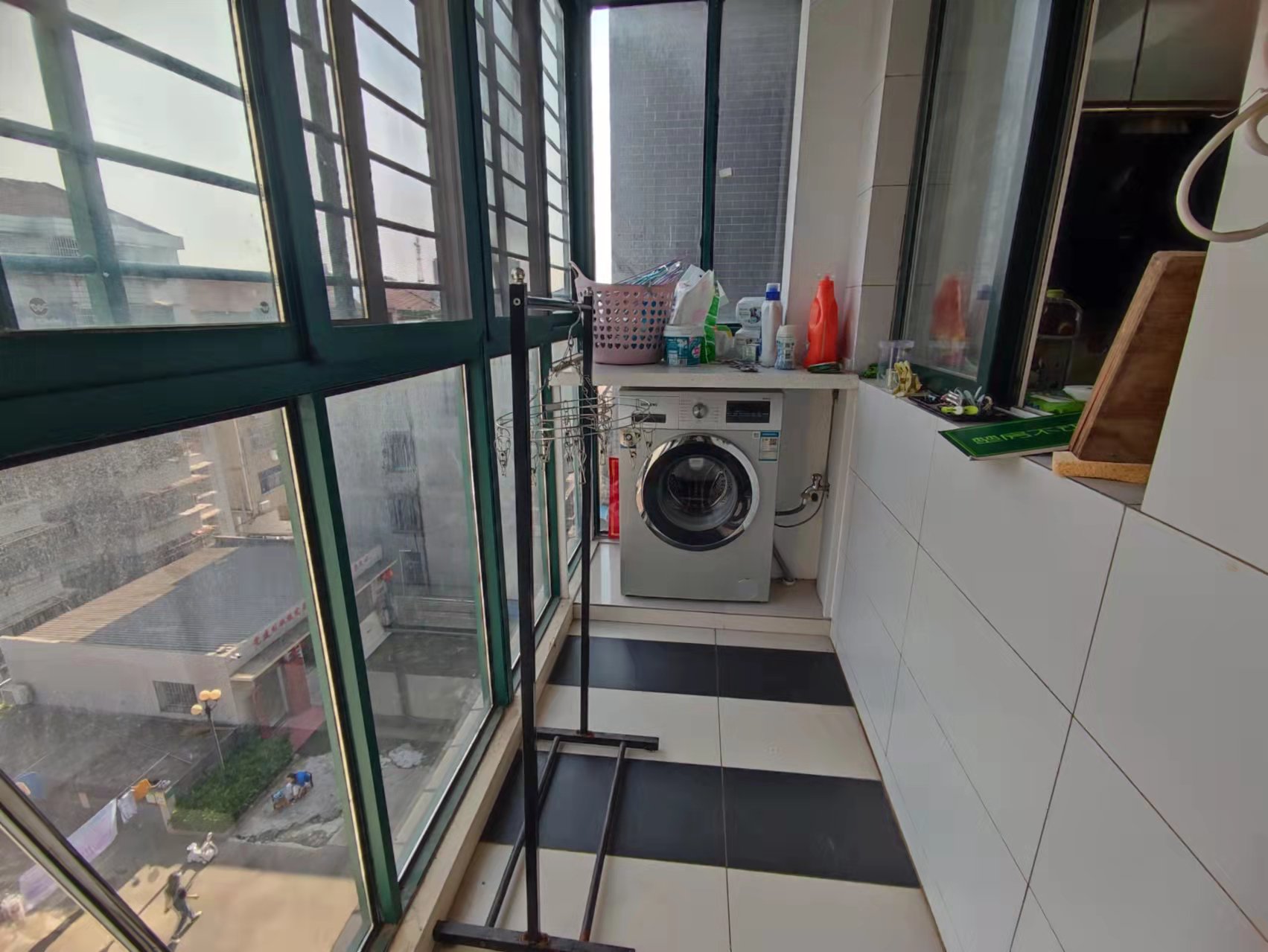 浅水湾精装修证满2年家具家电全部留下，价格可以谈