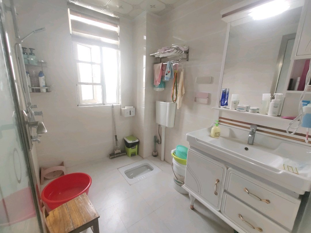 上苑一品3室2厅精装修保养完好家具家电全配优价出租！