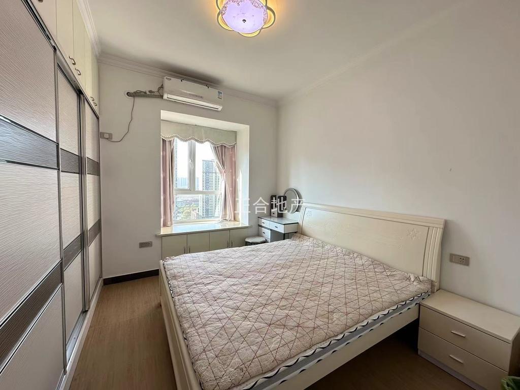 房东诚心出售，和合国际4期，精装两房，中间好楼层，成色新