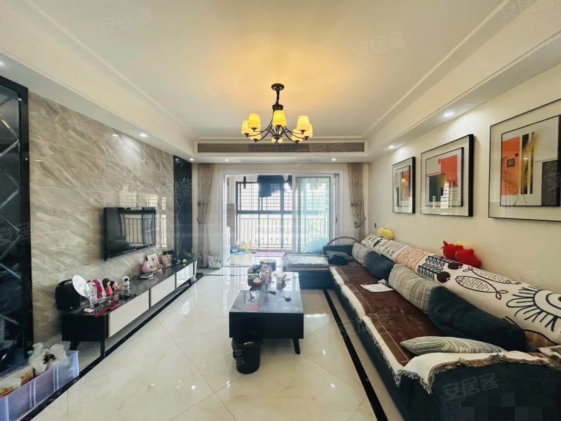 急售 元泰未来城B2， 精装三房，9.9成新，, 单价五千多，全屋家具家电全送 。元泰新三中，证满二，南北双阳台