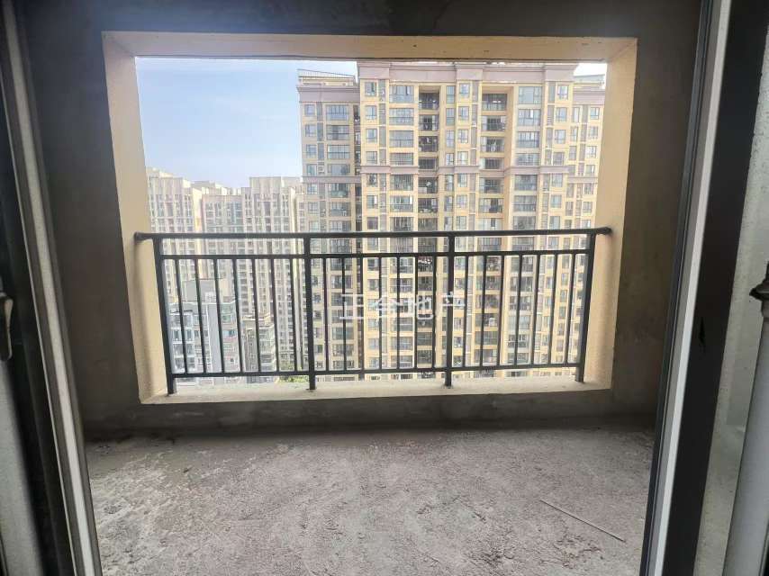 捡漏，元泰清华园，中间好楼层 ，毛坯3房2厅2卫 🈵️五 ，单价4100，老‮好