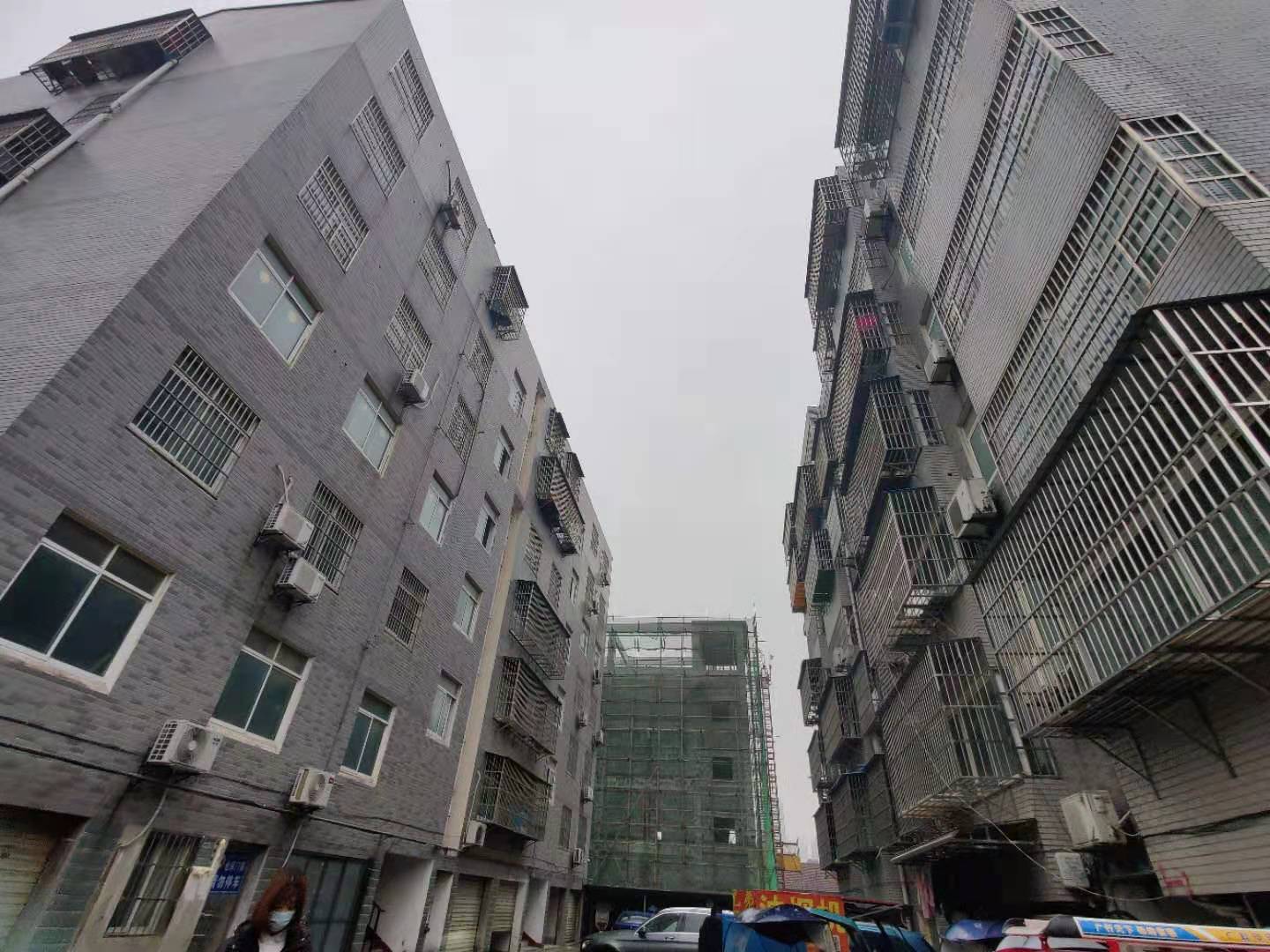 中天小区刘口菜场旁边大三房步梯 好的楼层东西全送有意向就看房