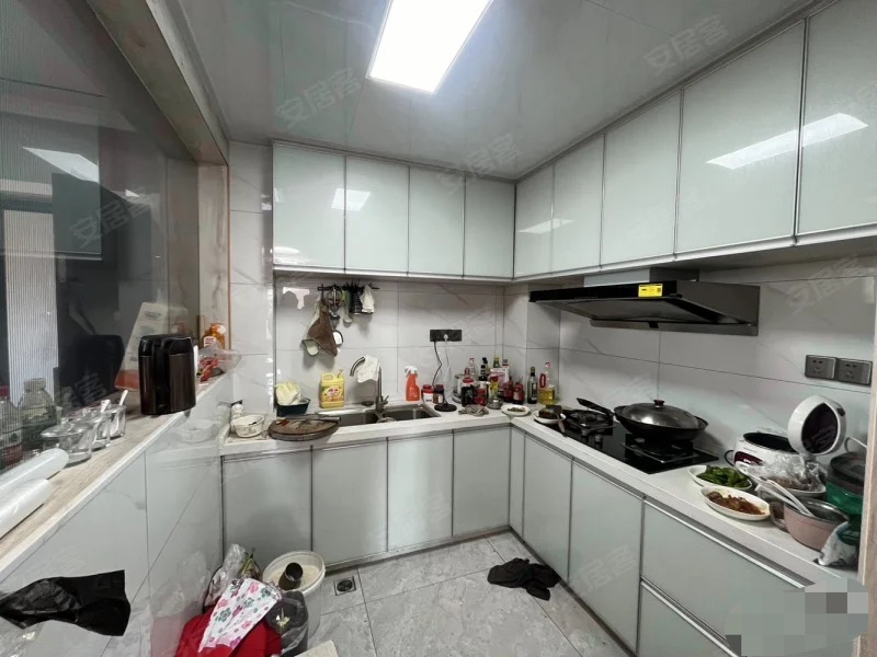 房东亏本出售，城南，领秀城，精装三房，单价6000，三开间朝南，9成新，好楼层