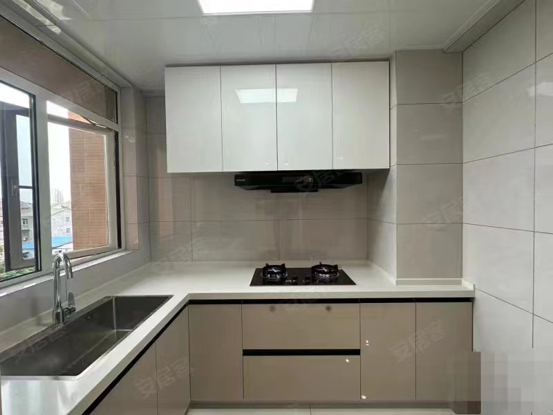 新上捡漏房，城南沔阳天泽园，精装三房两卫，南北双阳台边户，电梯小高层