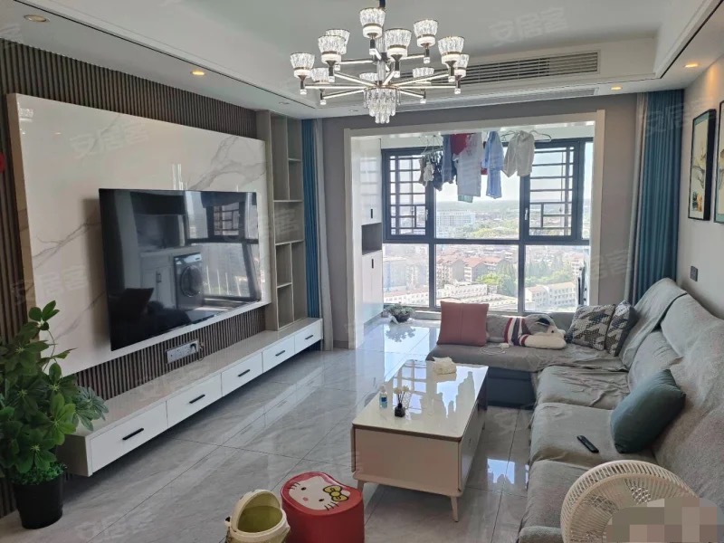 捡漏，御湖世家，精装大三房两卫，9.9成新，好楼层。拎包入住